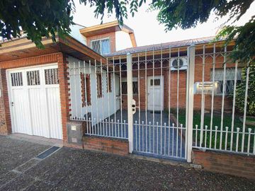CASA VENTA RAMOS MEJÍA 4 AMBIENTES