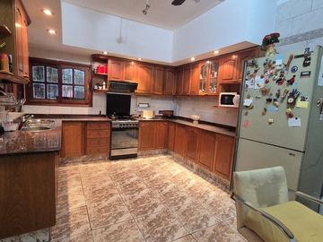 VENTA DE CASA 6 AMBIENTES EN RAMOS MEJÍA