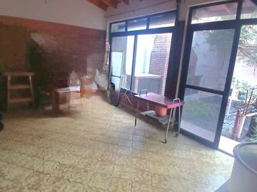 VENTA DE CASA 6 AMBIENTES EN RAMOS MEJÍA