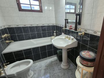 VENTA DE CASA 6 AMBIENTES EN RAMOS MEJÍA