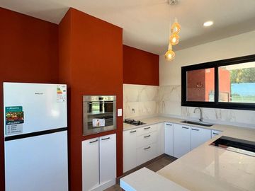 VENTA CASA  LAS GOLONDRINAS GOLF  LUJAN