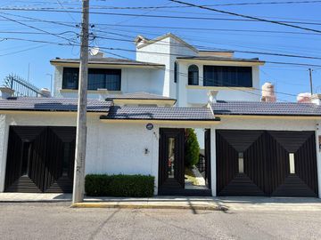 Casa en  colonia Xinantecatl, Metepec