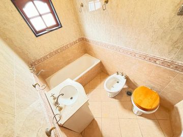VENTA CASA 5 AMBIENTES EL CASCO DE MORENO