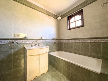 VENTA CASA 5 AMBIENTES EL CASCO DE MORENO