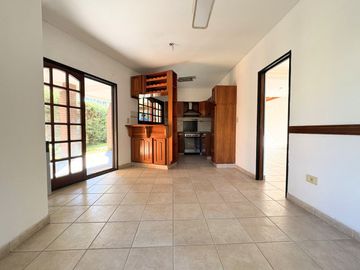 VENTA CASA 5 AMBIENTES EL CASCO DE MORENO