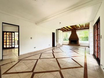 VENTA CASA 5 AMBIENTES EL CASCO DE MORENO