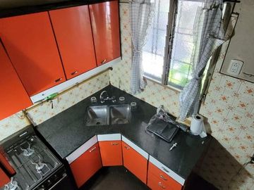 VENTA RAMOS MEJIA DEPOSITO CON DOS CASAS EN LOTE