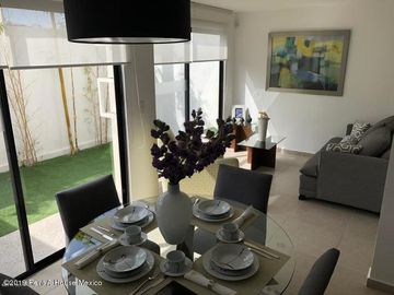 Ciudad del Sol casa de dos niveles en VENTA RAH3436