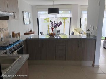 Ciudad del Sol casa de dos niveles en VENTA RAH3436