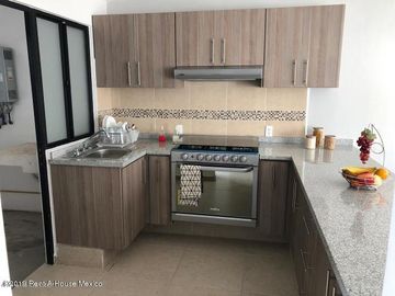 Ciudad del Sol casa de dos niveles en VENTA RAH3436