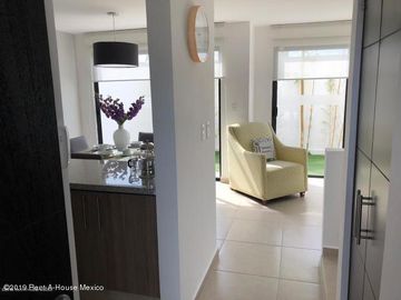 Ciudad del Sol casa de dos niveles en VENTA RAH3436