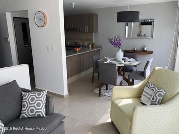 Ciudad del Sol casa de dos niveles en VENTA RAH3436