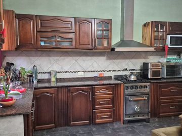 VENTA CASA 4 AMBIENTES EN ISIDRO CASANOVA