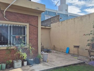 VENTA CASA 4 AMBIENTES EN ISIDRO CASANOVA