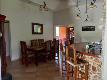FINCA DE LUJO EN VENTA CON CASA Y ACCESO AL RO (C.P)