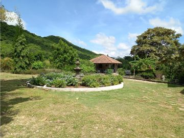 FINCA DE LUJO EN VENTA CON CASA Y ACCESO AL RO (C.P)