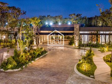 Lote a la venta en Playa del Carmen  con alberca, gym