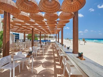 EN VENTA HOTEL LIVE AQUA EN ZONA HOTELERA DE CANCUN
