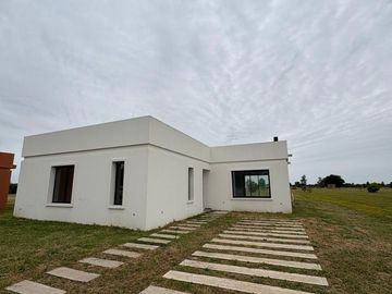 CASA EN VENTA A ESTRENAR LA FEDERALA, LOBOS