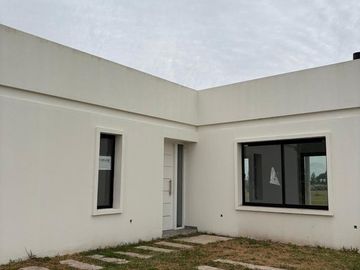 CASA EN VENTA A ESTRENAR LA FEDERALA, LOBOS