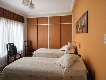 VENTA CASA 4 AMB MORENO CON CASA A REFACCIONAR