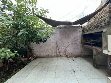 CASA EN VENTA 3 AMB V. SOLDATI CON PATIO Y JARDIN