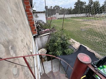 CASA EN VENTA 3 AMB V. SOLDATI CON PATIO Y JARDIN