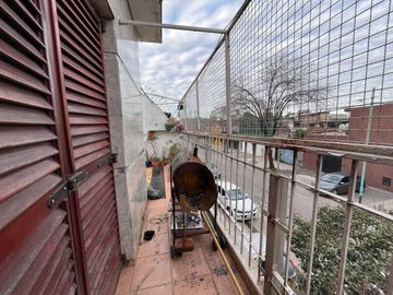 CASA EN VENTA 3 AMB V. SOLDATI CON PATIO Y JARDIN