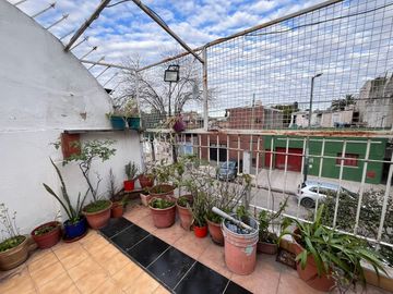 CASA EN VENTA 3 AMB V. SOLDATI CON PATIO Y JARDIN