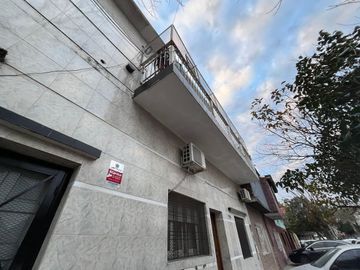 CASA EN VENTA 3 AMB V. SOLDATI CON PATIO Y JARDIN