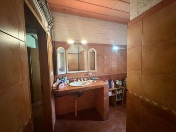 CASA EN VENTA SAN MIGUEL DEL MONTE 6 AMBIENTES