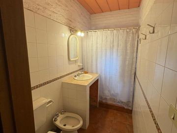 CASA EN VENTA SAN MIGUEL DEL MONTE 6 AMBIENTES