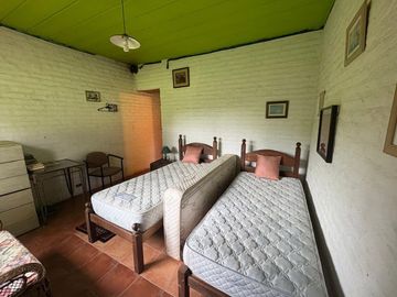 CASA EN VENTA SAN MIGUEL DEL MONTE 6 AMBIENTES