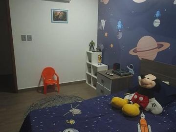 Casa en VENTA con alberca y frente a parque, Fracc. Las Palmas Green