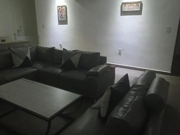 Casa en VENTA con alberca y frente a parque, Fracc. Las Palmas Green