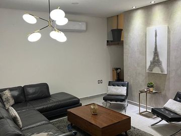 Casa en VENTA con alberca y frente a parque, Fracc. Las Palmas Green