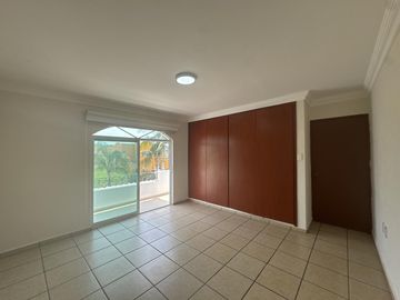 CASA EN VENTA EN BLVD PRINCIPAL EN PLAYAS DEL CONCHAL