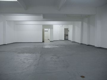 VENTA DEPÓSITO COLEGIALES DIST. AUDIOVISUAL