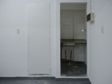 VENTA DEPÓSITO COLEGIALES DIST. AUDIOVISUAL