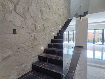 Casa con Alberca en Venta en Fracc. Las Palmas. Medellin de Bravo.  Antes del Puente.