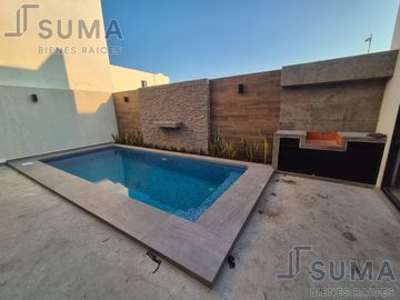 Casa con Alberca en Venta en Fracc. Las Palmas. Medellin de Bravo.  Antes del Puente.