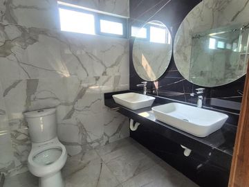 Casa con Alberca en Venta en Fracc. Las Palmas. Medellin de Bravo.  Antes del Puente.