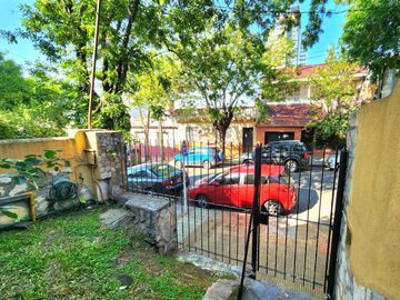 CASA PH PB FRENTE 4 DORM 8 AMB GRAN PATIO SAAVEDRA