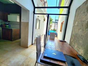 CASA PH PB FRENTE 4 DORM 8 AMB GRAN PATIO SAAVEDRA