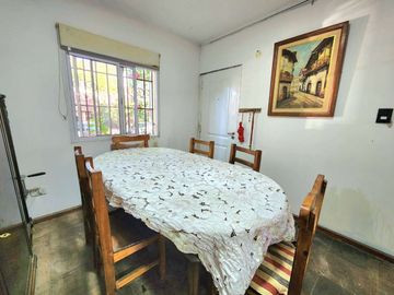 CASA PH PB FRENTE 4 DORM 8 AMB GRAN PATIO SAAVEDRA