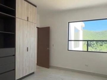 Hermosa Casa en  Colonia Los Linos, De Huajuquito, Santiago, N. L.