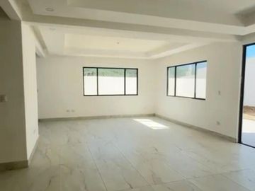 Hermosa Casa en  Colonia Los Linos, De Huajuquito, Santiago, N. L.