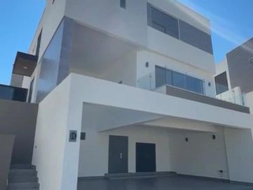 Hermosa Casa en  Colonia Los Linos, De Huajuquito, Santiago, N. L.