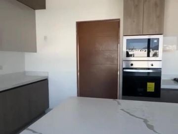 Hermosa Casa en  Colonia Los Linos, De Huajuquito, Santiago, N. L.