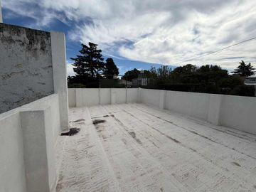 Venta Casa 5 ambientes en Vicente Lopez cochera